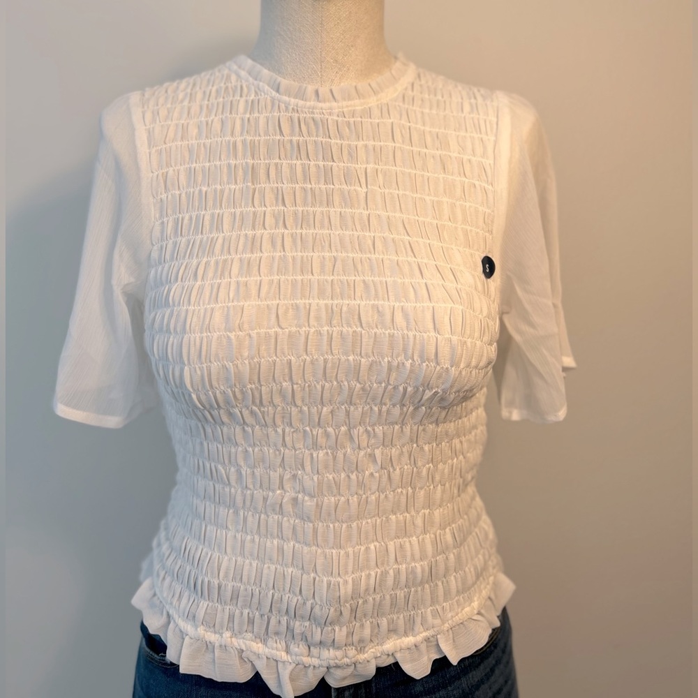 Abercrombie & Fitch White Short-Sleeve Blouse. Size: S